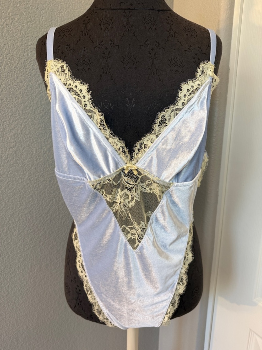 SKIMS Velvet Lace Teddy Chemise Lingerie Bodysuit in Periwinkle Multi Size 3X - Picture 3 of 7